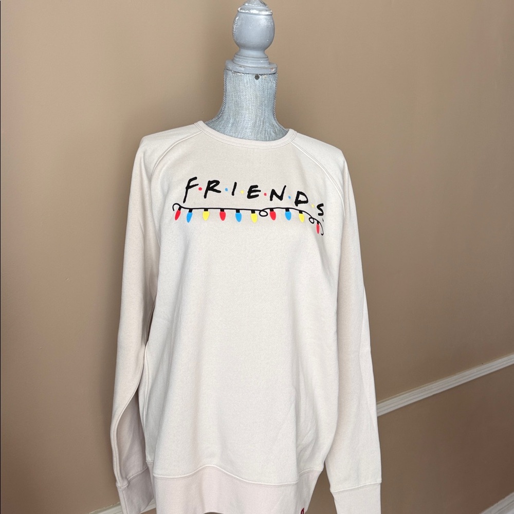 ❤️💙💛FRIENDS💛💙❤️CHRISTMAS CREAM SWEATSHIRT WITH FESTIVE LIGHTS SIZE L🌟NWT🌟